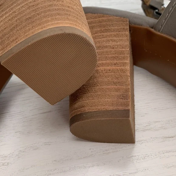 Chinese Laundry wedge - Picture 2 of 8